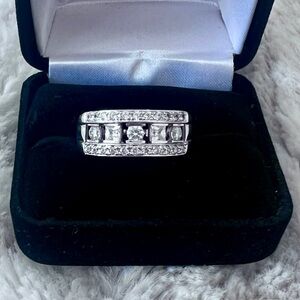 Elegant Silver Women's Ring with Sparkling Stones